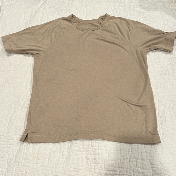 Old Navy Active Cloud 94 Shirts - set of 2 - Picture 7 of 9